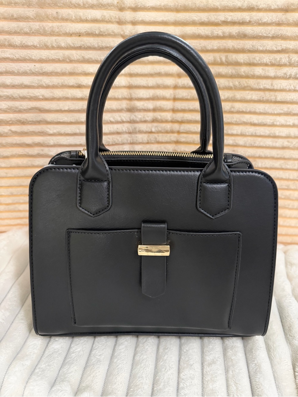 Classic Black Structured Women's Handbag - Unbranded
